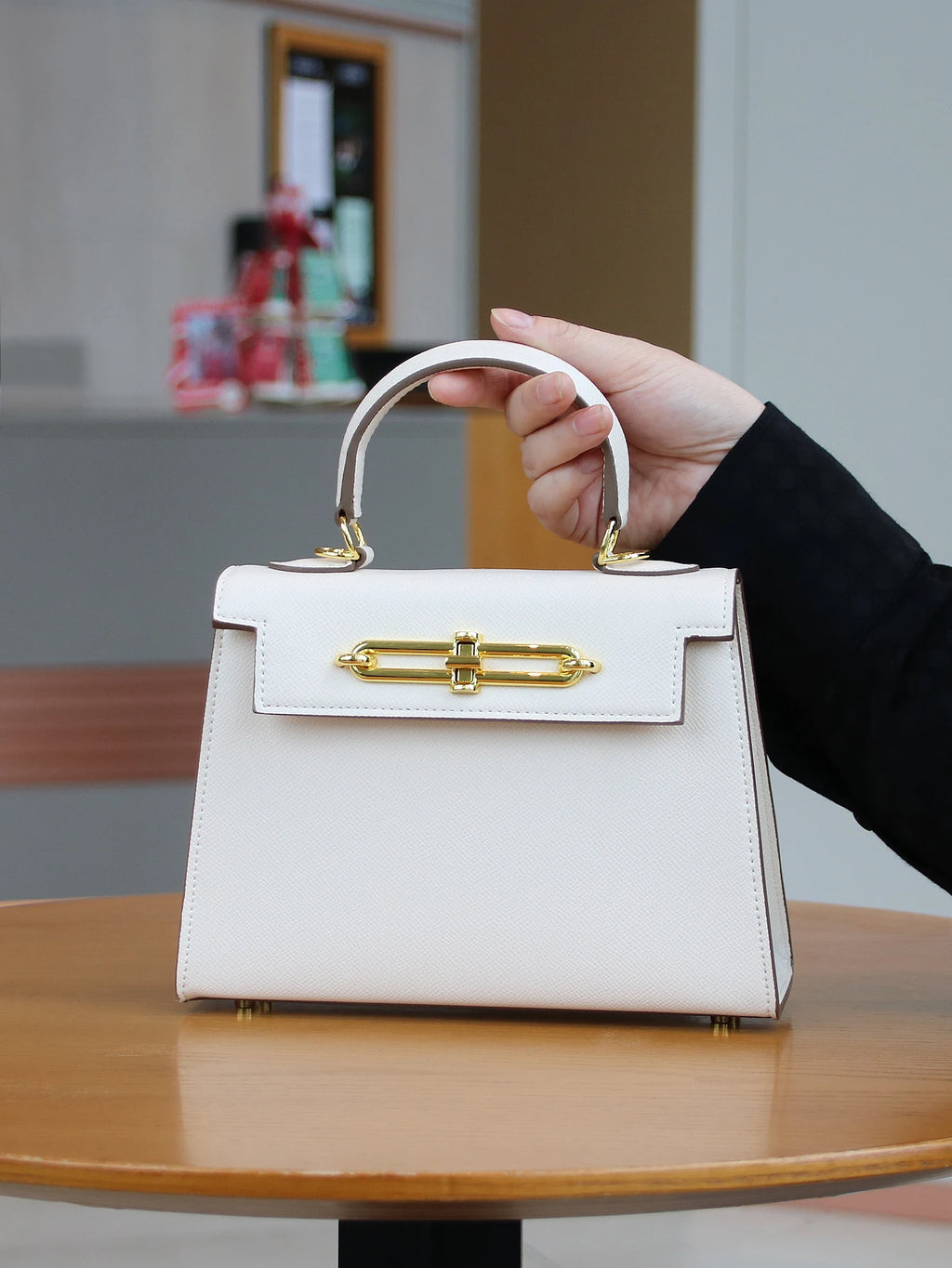 2026 high-end portable fashion ladies bag temperament small bag palm print handbag OL commuter Joker work bag light luxury stere
