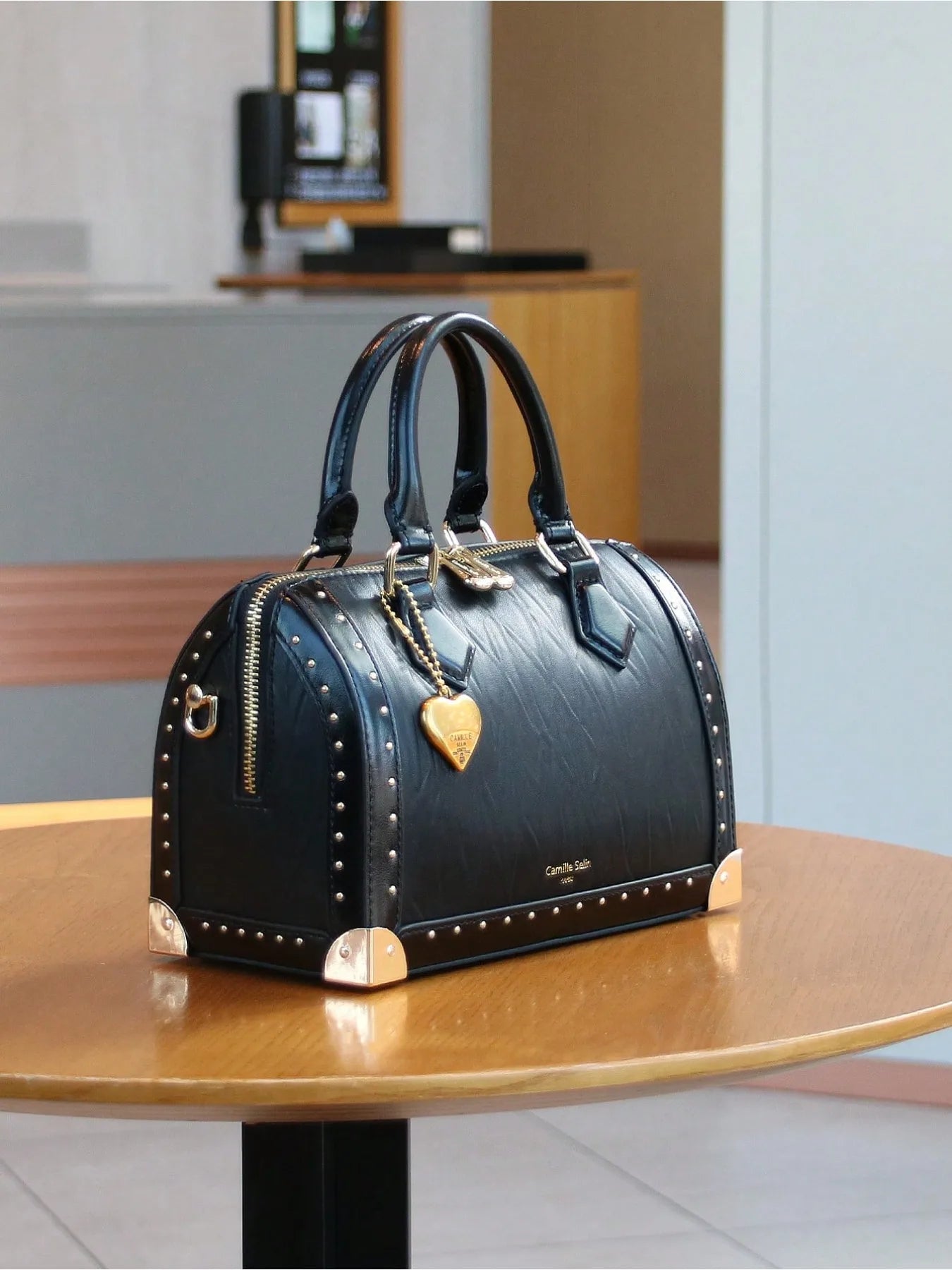 Fashionable high-end vintage rivet box-shaped bag personalized street handbag Boston bag