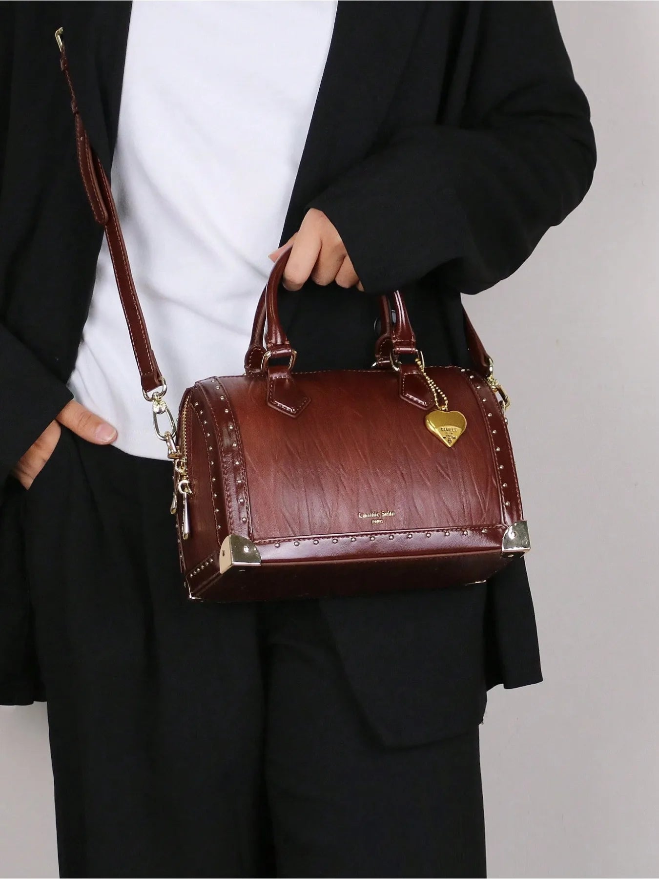 Fashionable high-end vintage rivet box-shaped bag personalized street handbag Boston bag