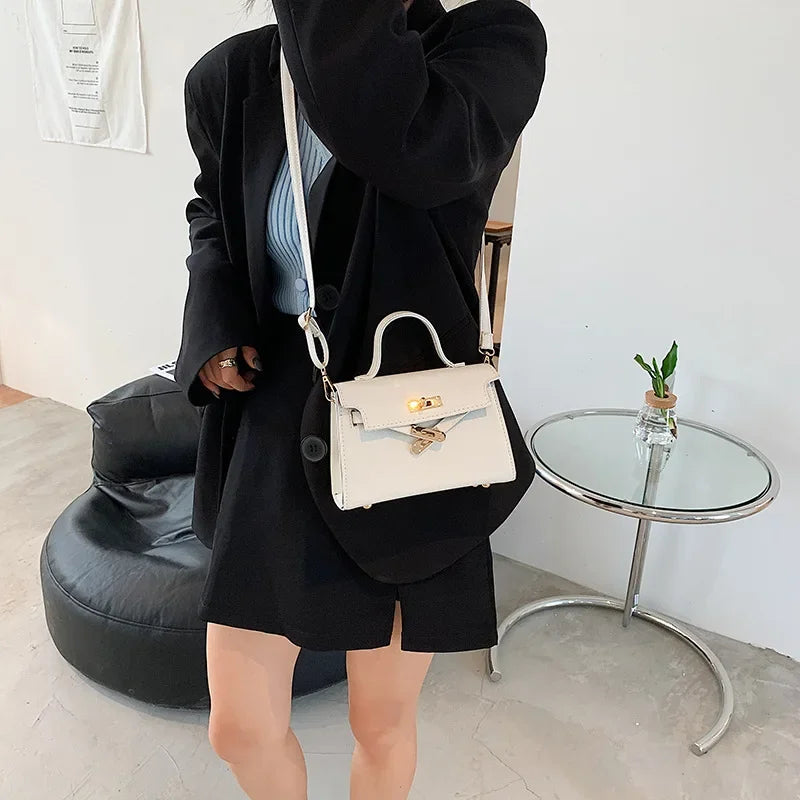 New Style Women's Bag with Lock Closure Fashionable Women Bag Trendy Embossed Women's Shoulder Bag Popular Crossbody Bag